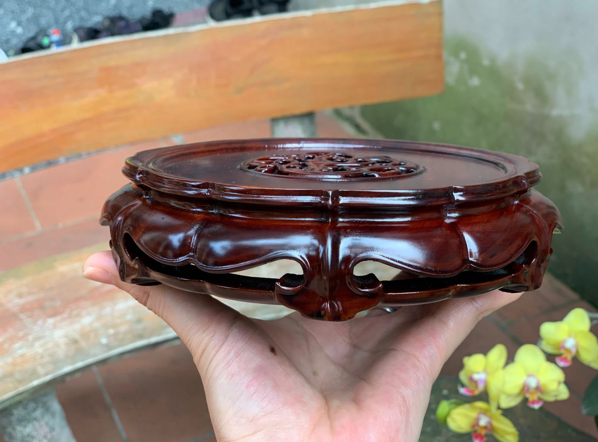 Đế kê bát hương mẫu chân Quấn đẹp 2.png